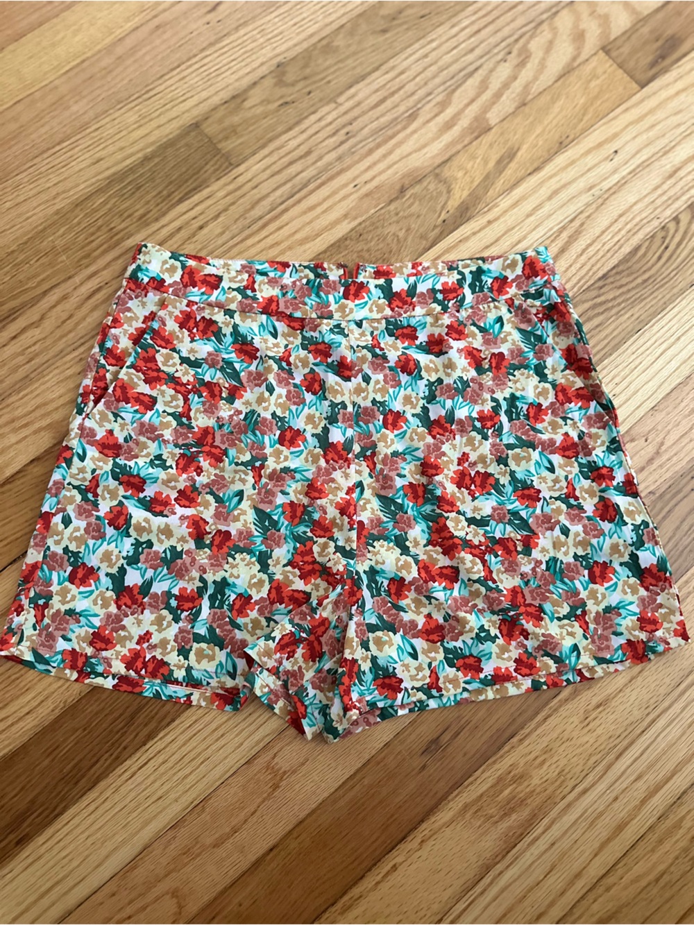 SHEIN Red Floral Elastic-Waist Women's Shorts with Teal Accents